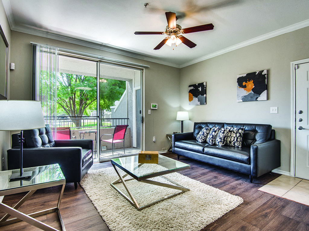 Living room at Kensley Apartment Homes